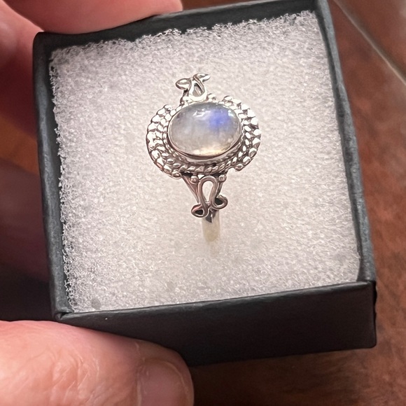 Moonstone Sterling Silver Ring Size 7.5
Natural stone - Picture 6 of 10